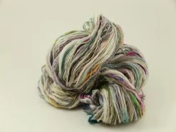 Magiska Kreatur - Handspunnet Sjalgarn 103g